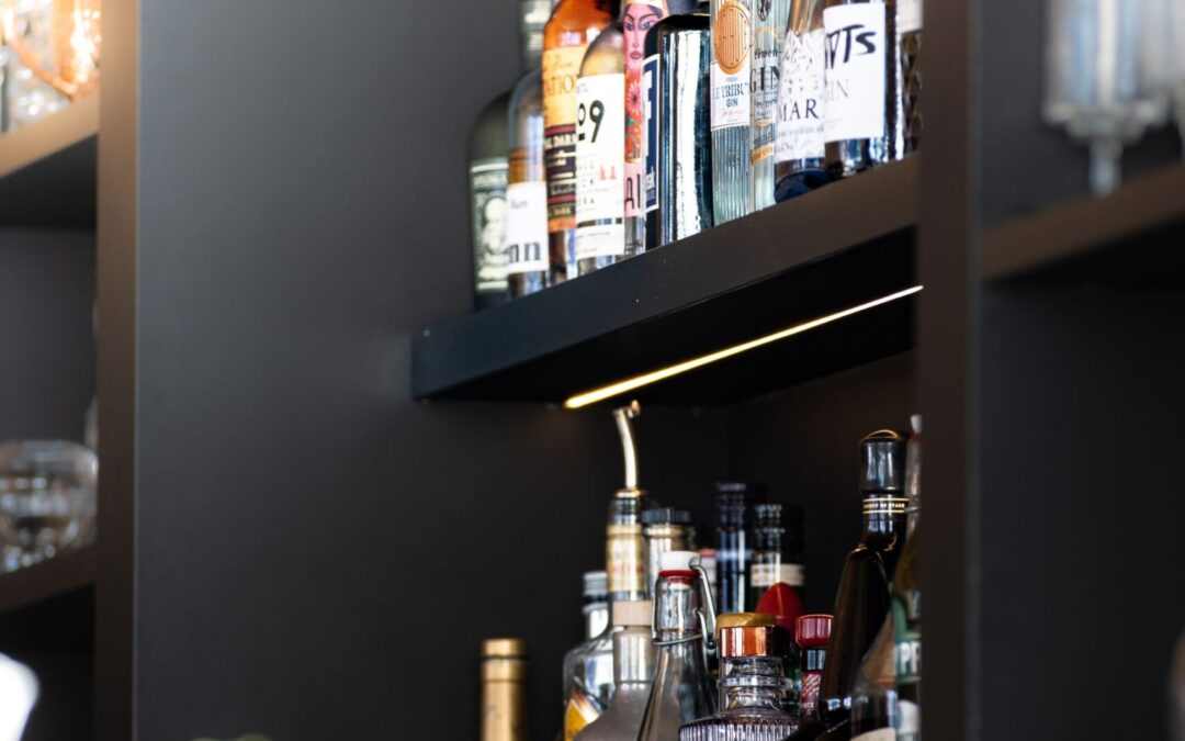 Exploring the Unexpected Benefits of Pub Crawls: A New Trend in Socializing and Networking
